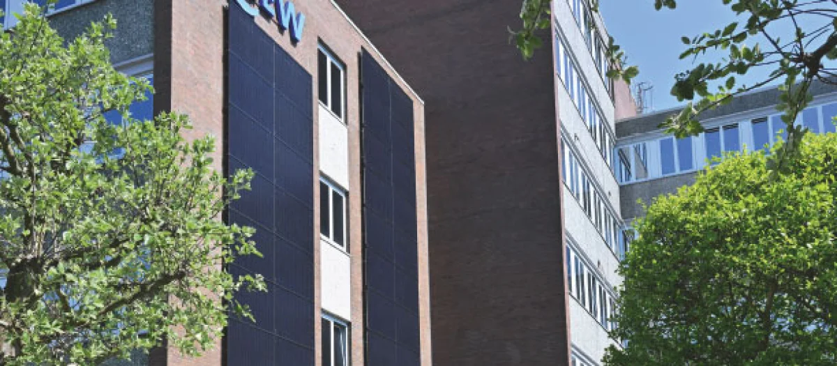 GEW-Verwaltungsgebäude in Wilhelmshaven im Grünen – Symbol für Regionalität, Nachhaltigkeit und modernes Arbeiten bei GEW Wilhelmshaven.