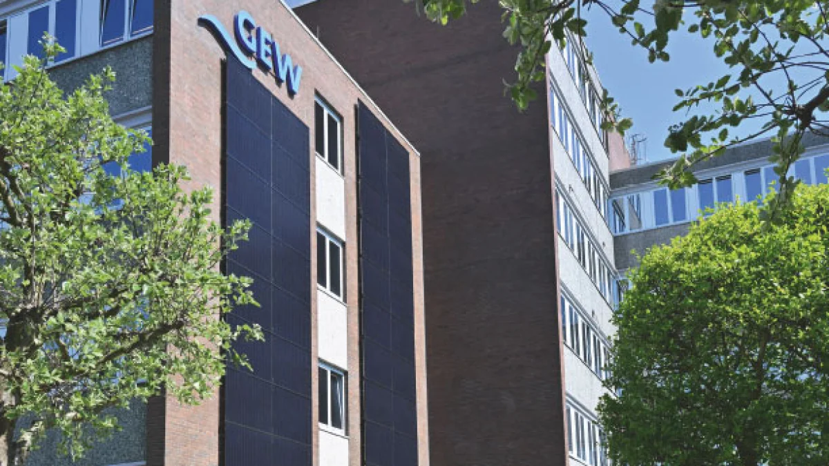 GEW-Verwaltungsgebäude in Wilhelmshaven im Grünen – Symbol für Regionalität, Nachhaltigkeit und modernes Arbeiten bei GEW Wilhelmshaven.
