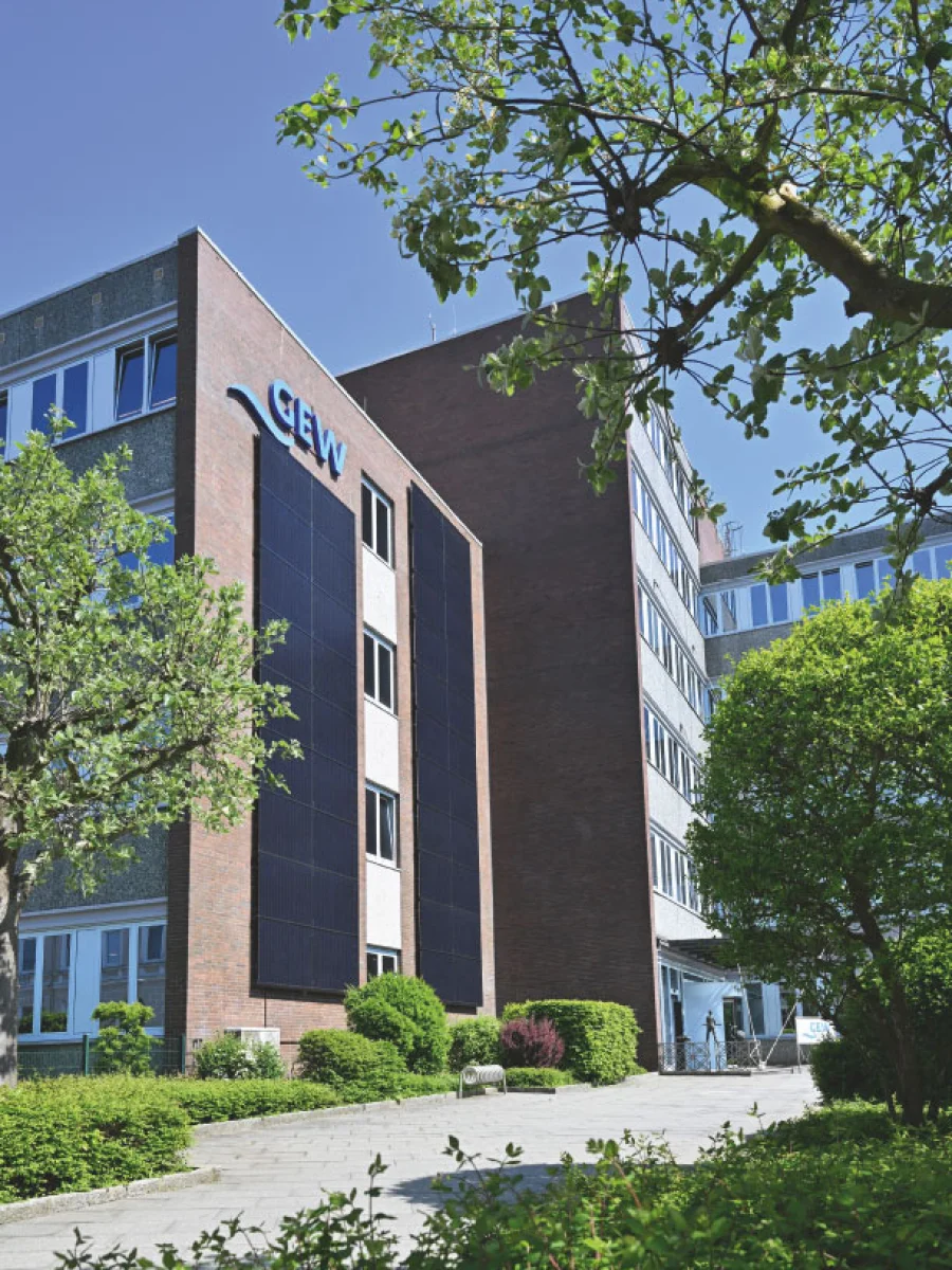GEW-Verwaltungsgebäude in Wilhelmshaven im Grünen – Symbol für Regionalität, Nachhaltigkeit und modernes Arbeiten bei GEW Wilhelmshaven.
